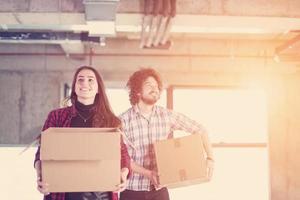 equipo de negocios con cajas de cartón foto