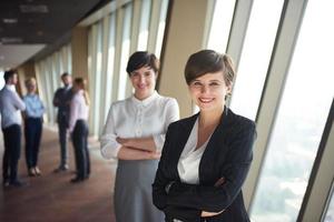 grupo de personas de negocios, mujeres como líderes de equipo foto