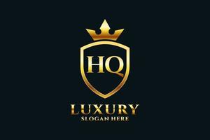 logotipo de monograma de lujo elegante hq inicial o plantilla de placa con pergaminos y corona real - perfecto para proyectos de marca de lujo vector
