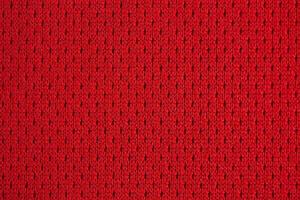 textura de camiseta de fútbol de tela de ropa deportiva roja de cerca foto