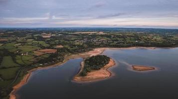 lago seco debido al calentamiento del verano foto