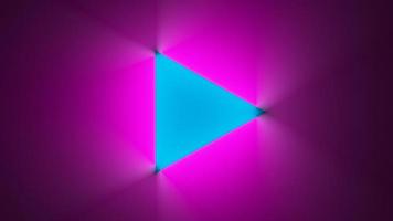 fondo púrpura del triángulo de neón. fondo de pantalla púrpura de tecnología futurista. estudio retro con lámparas azules y moradas. foto