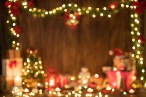 fondo borroso feliz navidad y feliz año nuevo decoración con luces para celebración foto