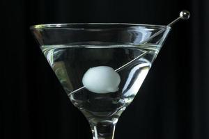 martinis limpios adornados con cebollas perla foto