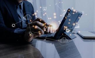 estrategia de tecnología de transformación digital, iot, internet de las cosas. transformación de ideas y la adopción de tecnología en los negocios en la era digital, mejorando las capacidades comerciales globales. ai foto