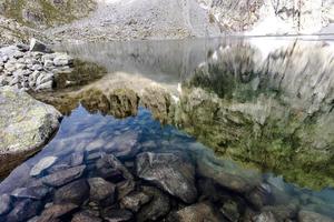 2022 06 04 lago cimadasta entre picos de granito 8 foto