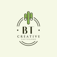 vector de logotipo de cactus verde de letra inicial bt