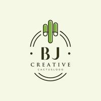 vector de logotipo de cactus verde de letra inicial bj