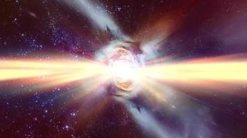 voyageant à travers des champs d'étoiles dans l'espace alors qu'une supernova éclate de lumière - boucle video