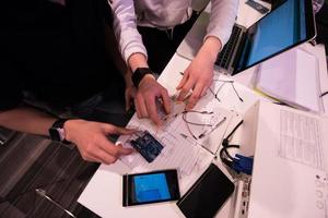 estudiantes de TI en el aula de informática foto