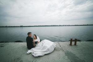 retrato de pareja de novios foto