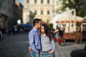 pareja en la ciudad foto