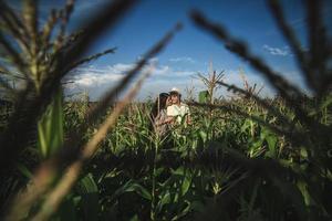 Couple pregnancy portrait photo