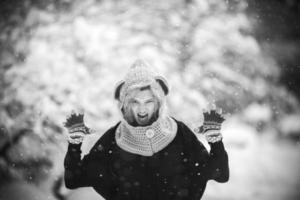 mujer en la nieve foto