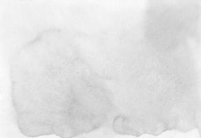 textura de fondo gris claro acuarela, pintada a mano. fondo artístico en blanco y negro, manchas en papel. papel tapiz de pintura monocromática aquarelle. foto