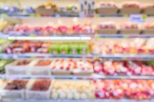 supermercado con estante de frutas fondo desenfocado borroso foto