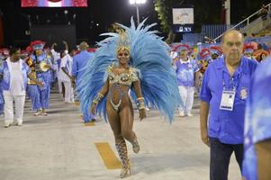 rio de janeiro, rj brazil - 09 de febrero de 2018 - desfile de la escuela de samba en el sambodromo. academicos do sossego durante el festival en la calle marques de sapucai foto