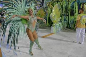 rio de janeiro, rj brazil - 09 de febrero de 2018 - desfile de la escuela de samba en el sambodromo. imperio da tijuca durante el festival en la calle marques de sapucai foto