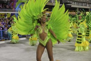 rio de janeiro, rj brazil - 09 de febrero de 2018 - desfile de la escuela de samba en el sambodromo. rensacer de jacarepagua durante el festival en la calle marques de sapucai. foto