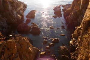 costa brava catalana en la localidad de s'agaro, mar mediterráneo al amanecer. foto
