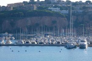 ciudad de sant feliu de guixols en la costa brava, españa foto