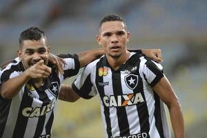 rio, brasil - 28 de marzo de 2018 - luiz fernando jugador en el partido entre flamengo y botafogo por el campeonato carioca en el estadio maracana foto