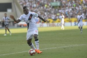 rio, brasil - 1 de abril de 2018 - jugador de riascos en el partido entre botafogo y vasco por el campeonato carioca en el estadio nilton santos foto