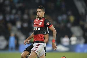 rio, brasil - 03 de marzo de 2018 - jugador de lucas paqueta en el partido entre flamengo y botafogo por el campeonato carioca en el estadio nilton santos foto