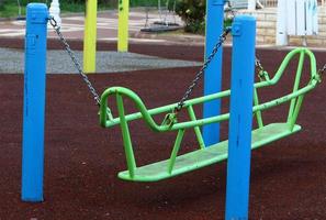 figuras para juegos y deportes en un parque infantil en israel. foto