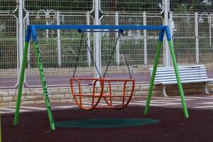 figuras para juegos y deportes en un parque infantil en israel. foto