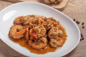 Fried prawns with black pepper and garlic in a white plate photo