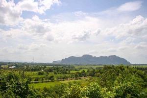 hermosa naturaleza de montaña en el sur de Tailandia foto