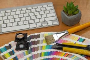 color scale with stylus and magnifying glass on it and a notebook photo