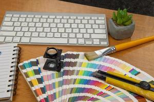 color scale with stylus and magnifying glass on it and a notebook photo