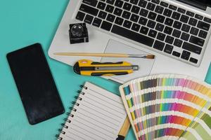 color scale with stylus and magnifying glass on it and a notebook photo