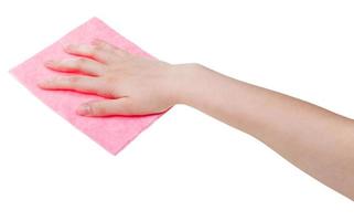 mano con trapo de limpieza rosa aislado en blanco foto