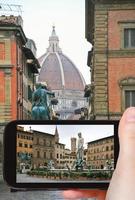 tourist taking photo of Piazza della Signoria