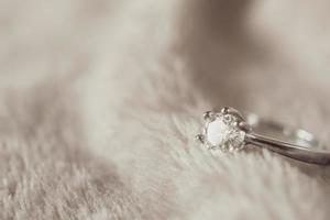 joyería de lujo anillo de diamantes de plata foto