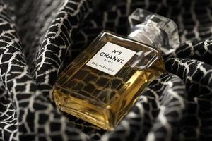 Chanel No 5 EDP 100ml – Perfume Dubai