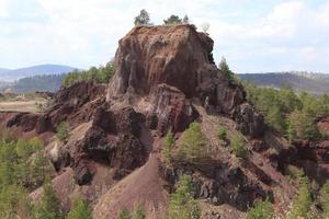 paisaje alrededor del volcán extinto en racos visto desde un lado foto