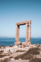 templo de apolo en naxos, grecia foto