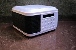 Sophisticated speaker, enough with bluetooth to connect it, plus its attractive appearance photo