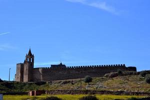 vistas de la muralla de un castillo medieval en portugal foto