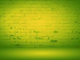 pared de degradado amarillo. sala de estudio en blanco. fondo de estudio simple foto