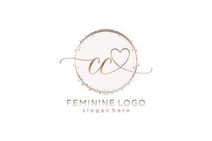 logotipo inicial de escritura a mano cc con plantilla de círculo logotipo vectorial de boda inicial, moda, floral y botánica con plantilla creativa. vector