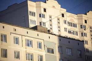 edificio en la ciudad. arquitectura urbana vista de la ciudad durante el día. foto