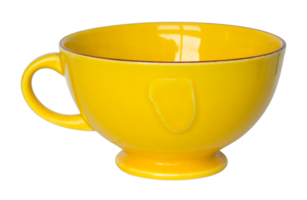 tasse jaune vide isolée avec un tracé de détourage png