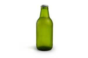 botella de cerveza de vidrio verde sobre fondo transparente png