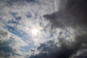 Fondo de fotograma completo de nubes de tormenta entrante gris foto