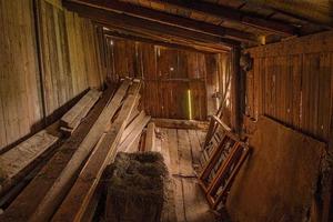 interior de granero de madera foto